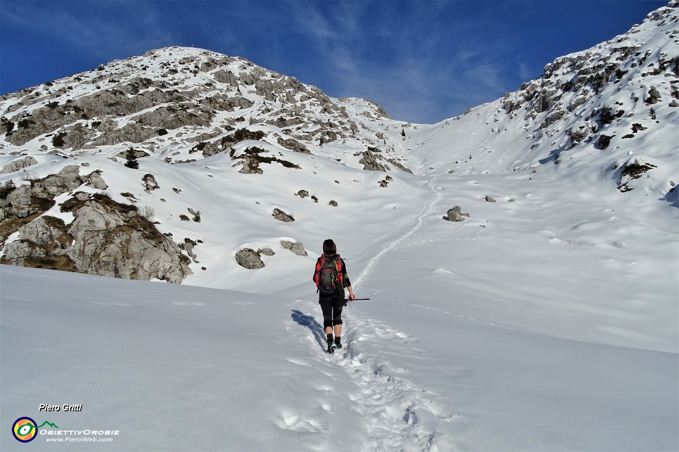 38 In decisa e faticosa salita su neve rammollita ma portante.JPG